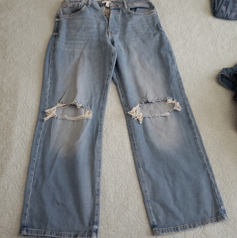 F21 wide leg distressed jeans size 28